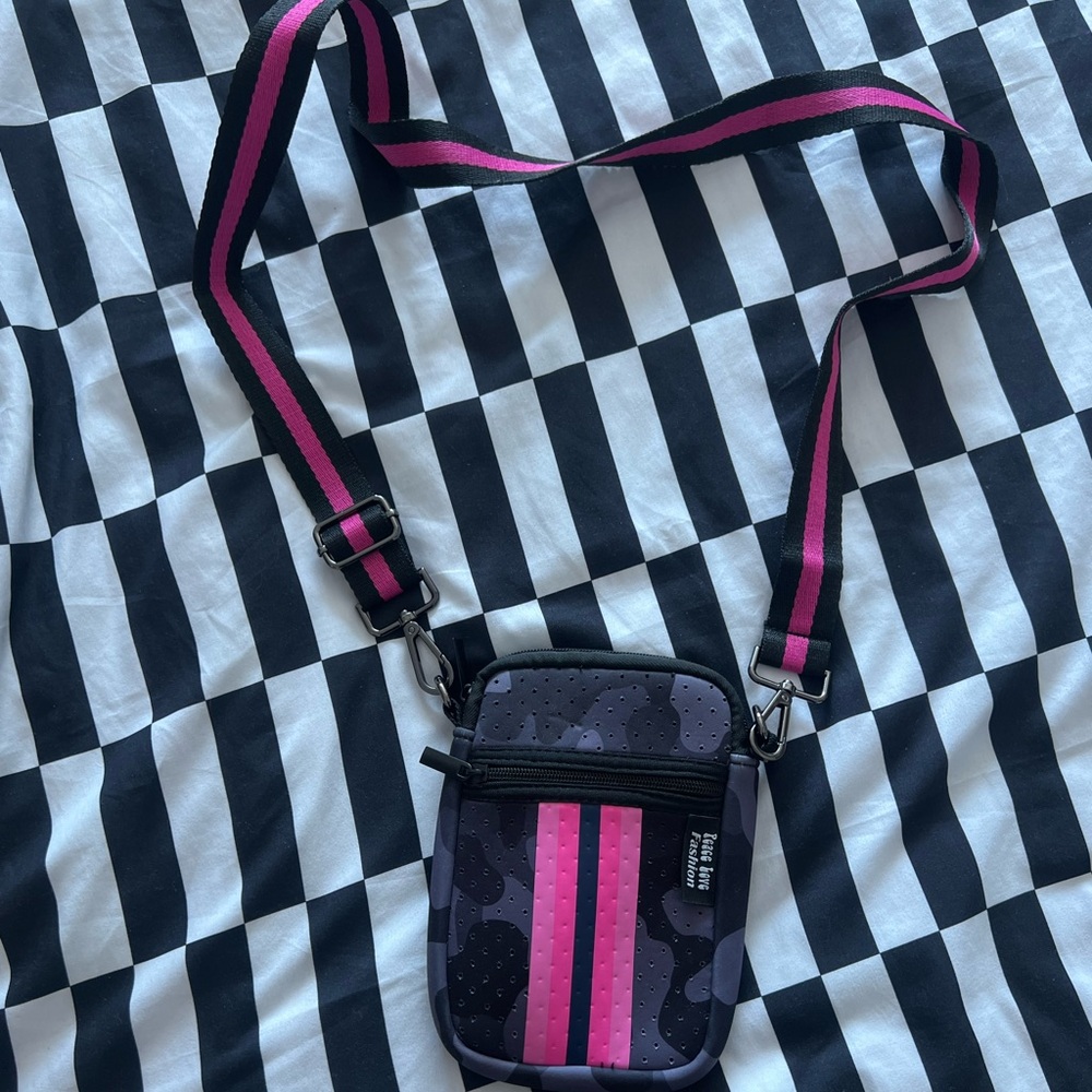 NEW Peace Love Fashion Phone Neoprene Camo Crossbody